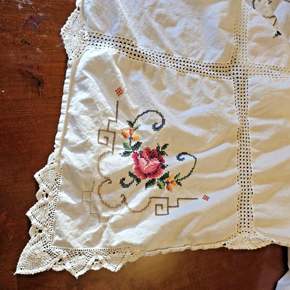 VTG Embroidered Cross Stitch Linen Tablecloth 112x64 White Crochet Edge Handmade - Picture 2 of 16